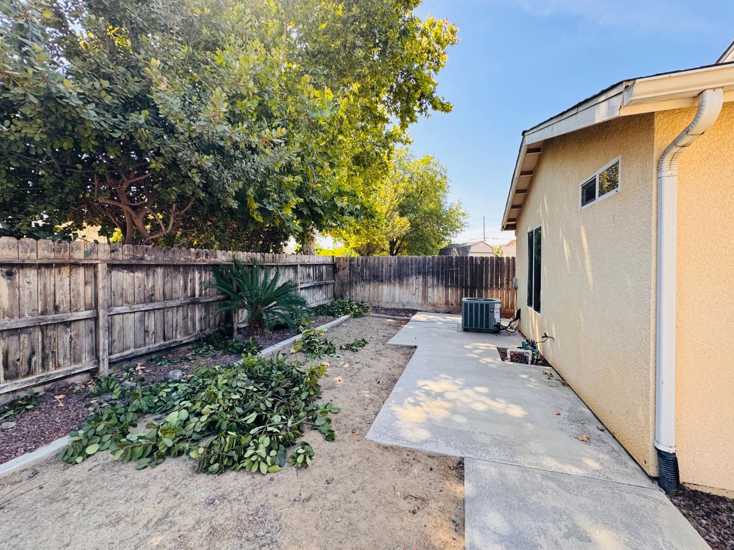 5824 E Kaviland Ave, Fresno, CA 93727