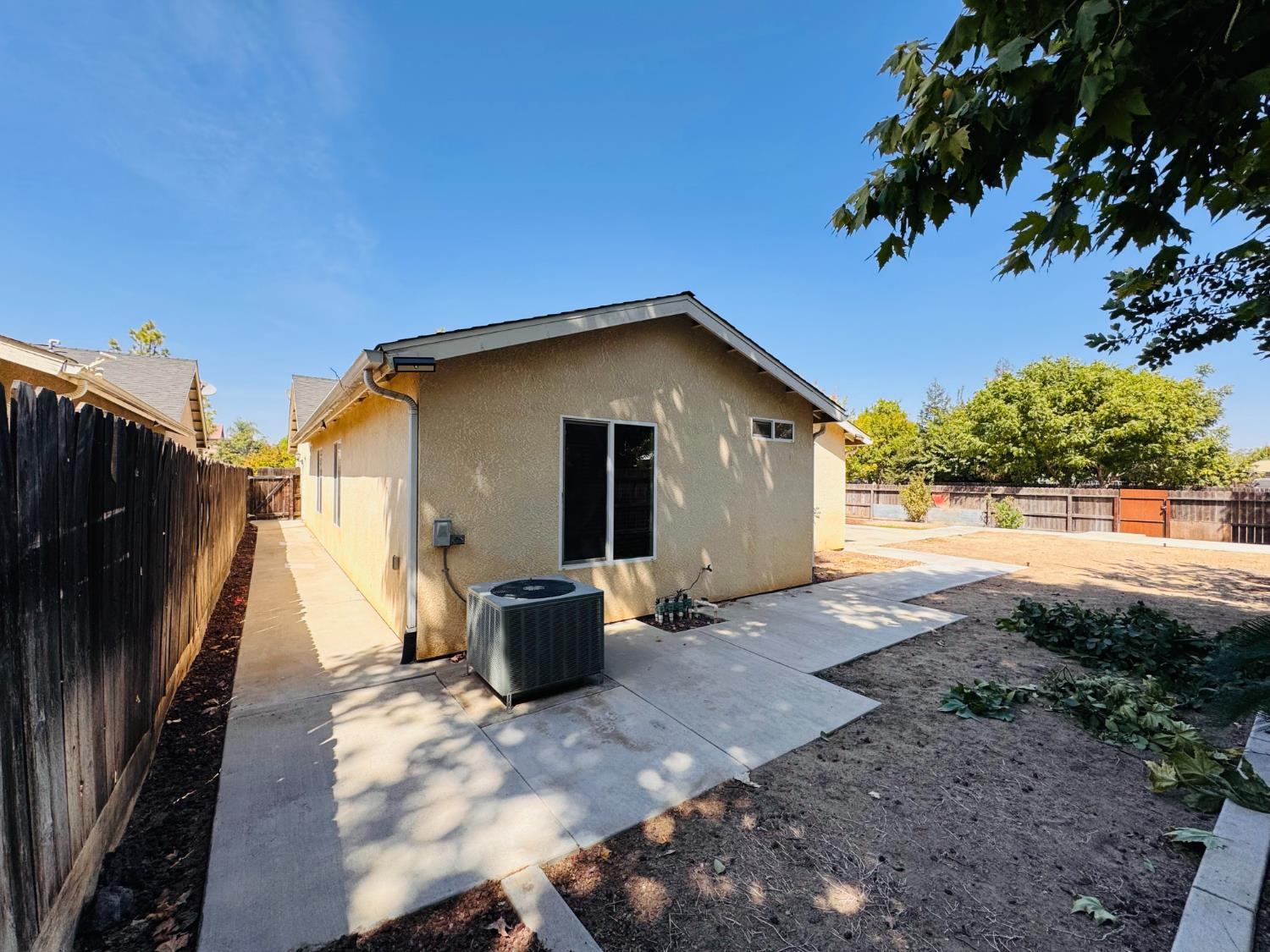 5824 E Kaviland Ave, Fresno, CA 93727