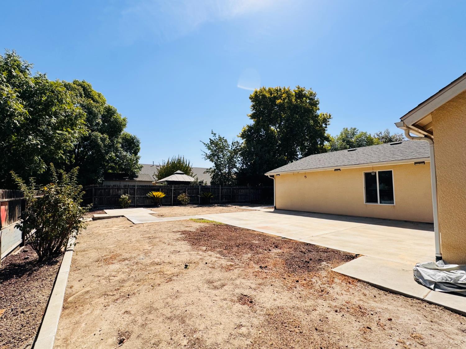 5824 E Kaviland Ave, Fresno, CA 93727