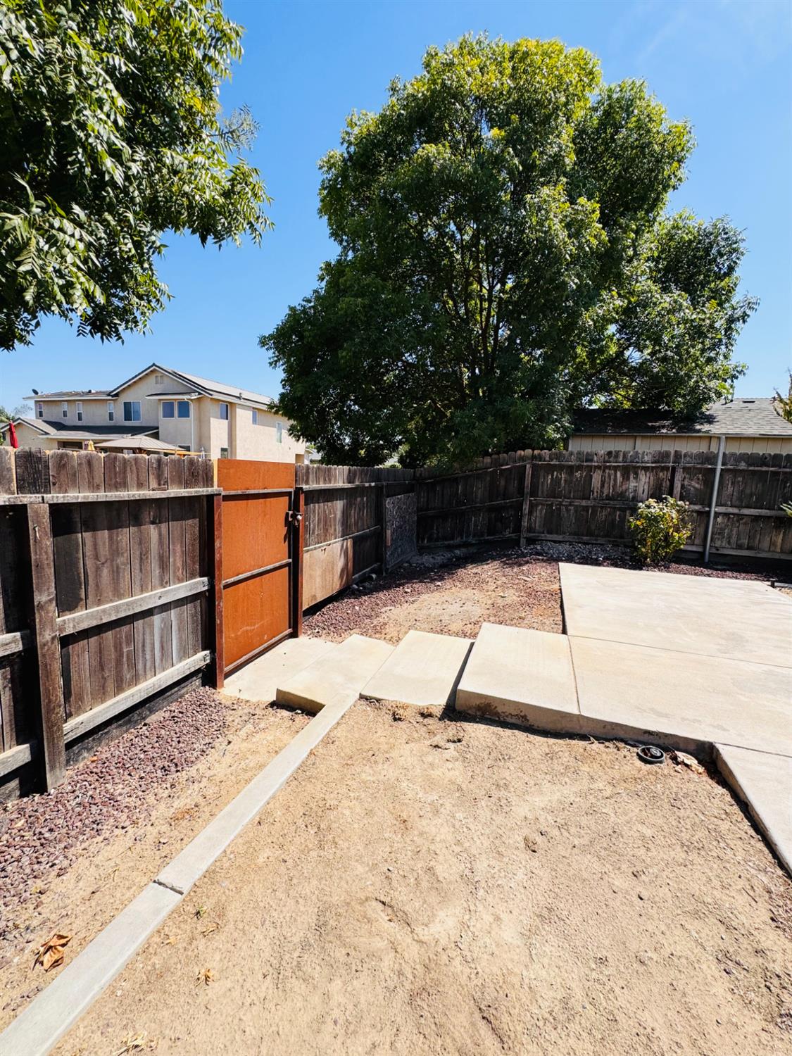5824 E Kaviland Ave, Fresno, CA 93727