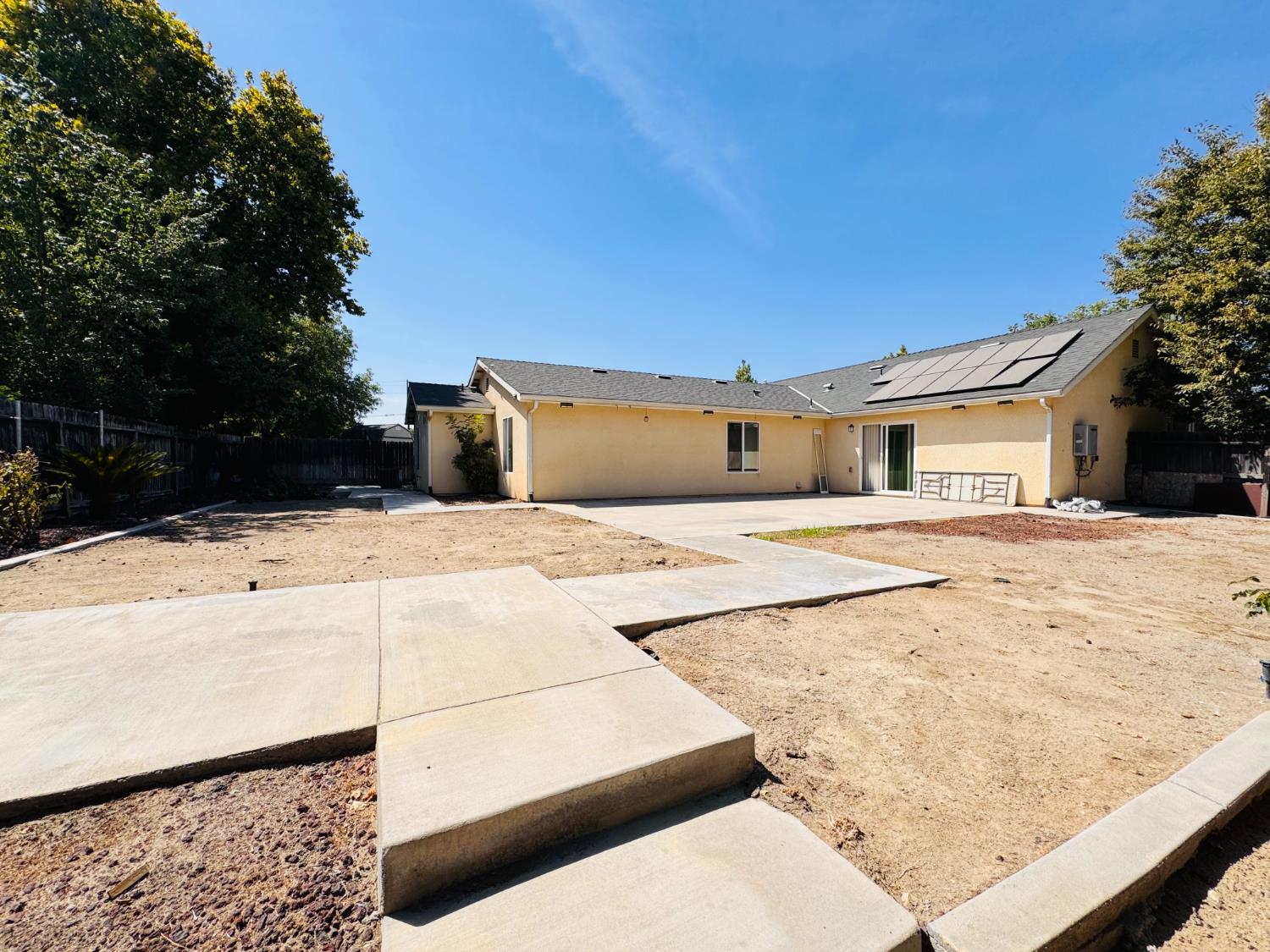 5824 E Kaviland Ave, Fresno, CA 93727
