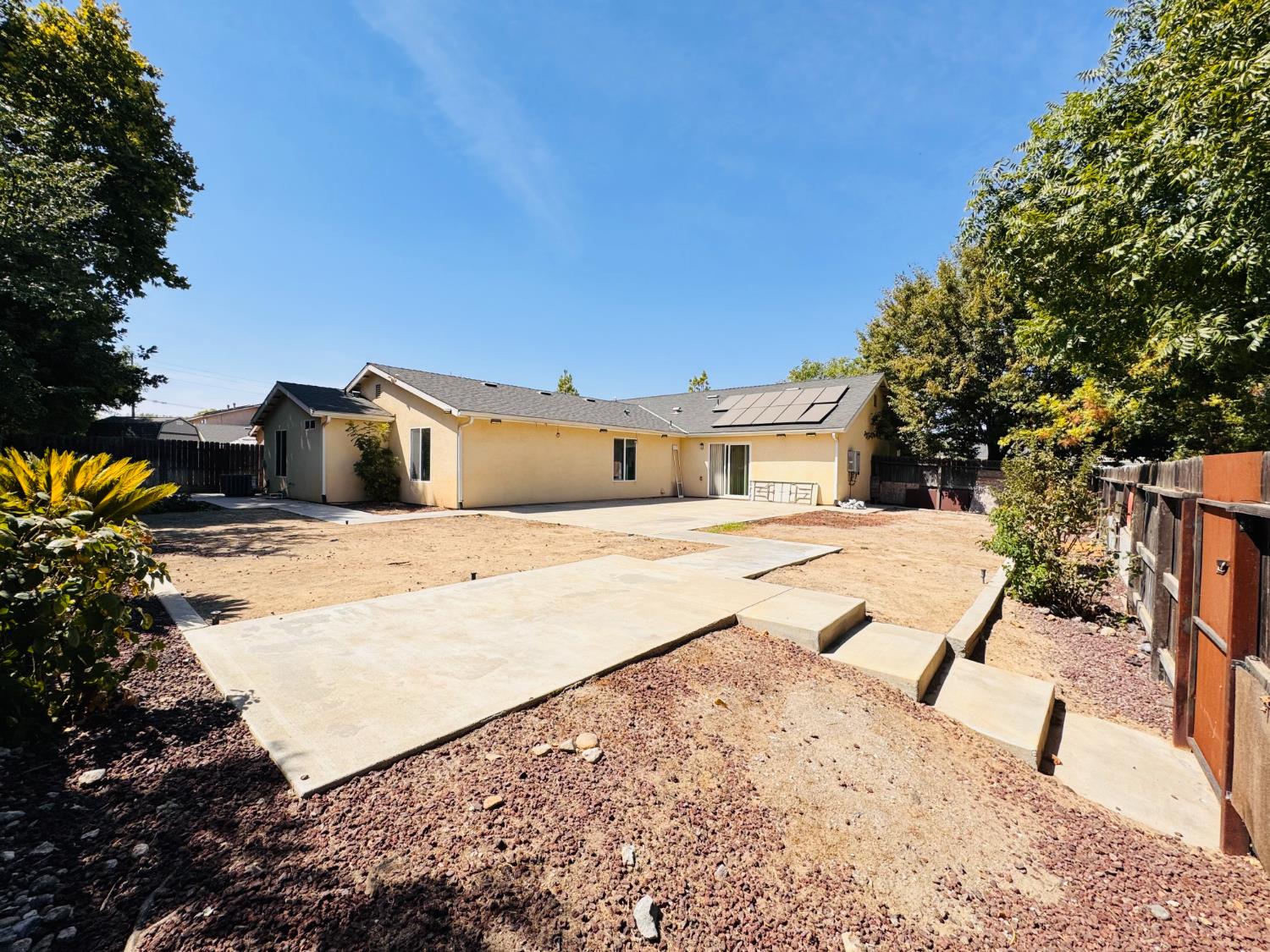 5824 E Kaviland Ave, Fresno, CA 93727