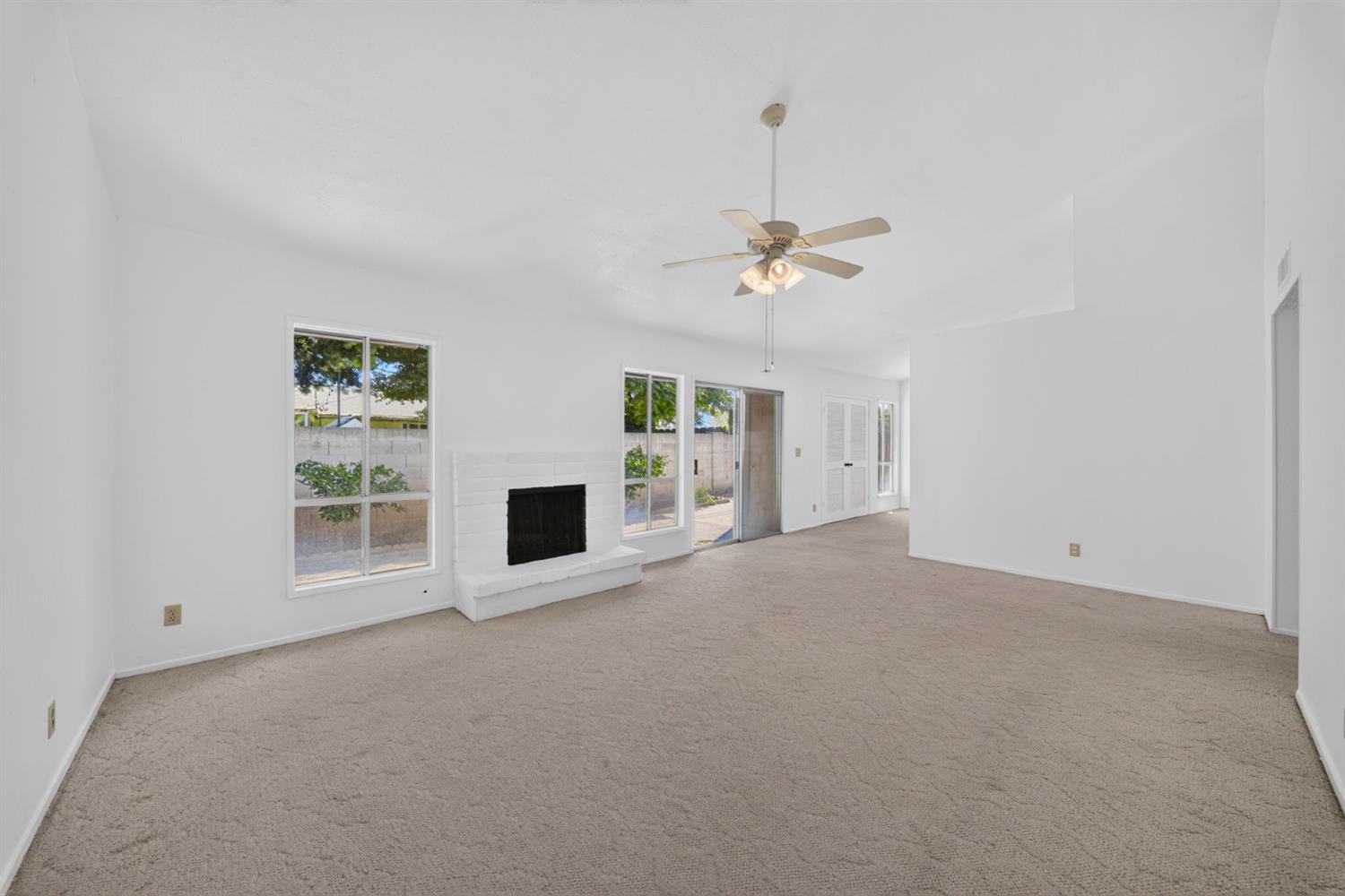 317 W Sierra Ave #117, Fresno, CA 93704