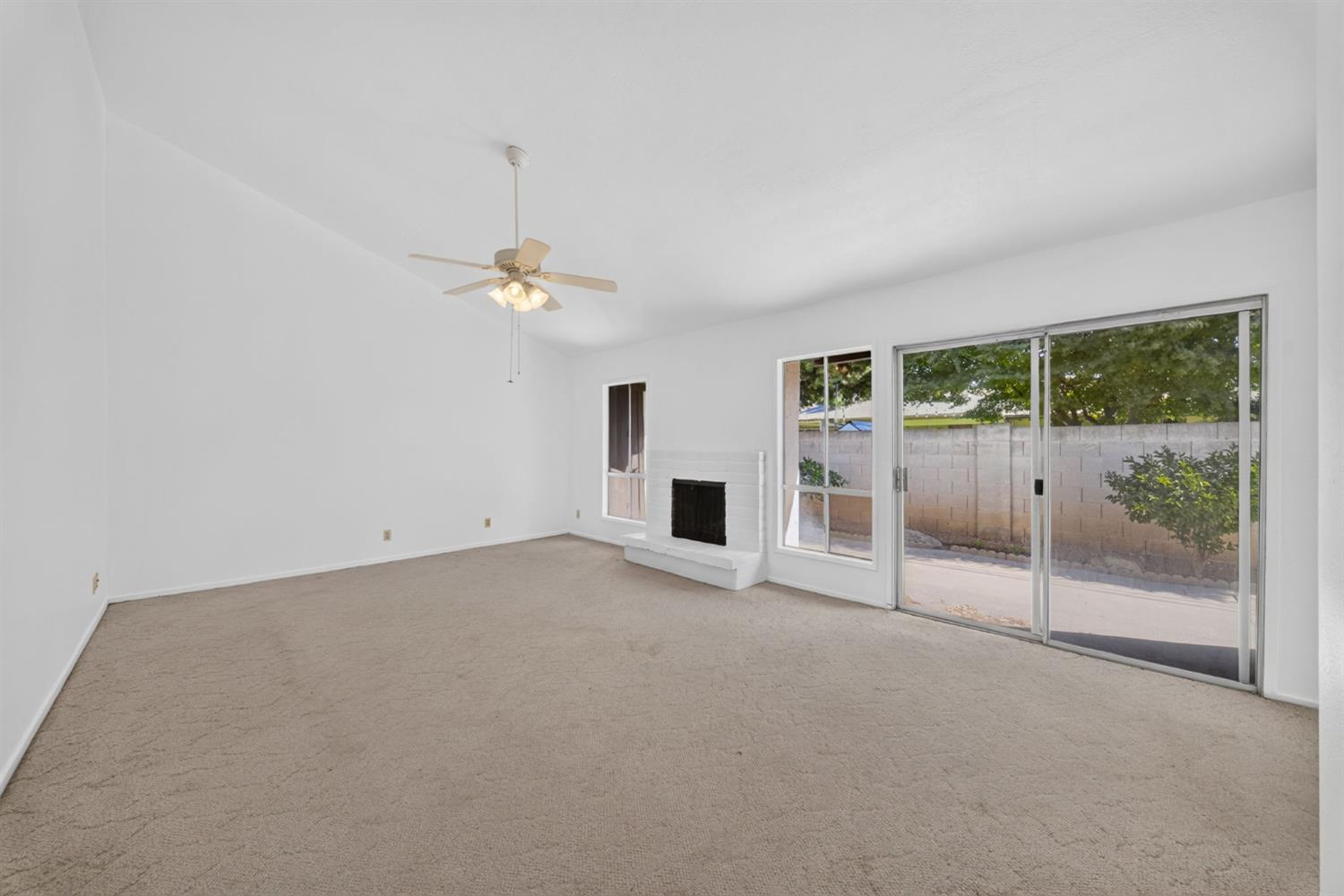 317 W Sierra Ave #117, Fresno, CA 93704