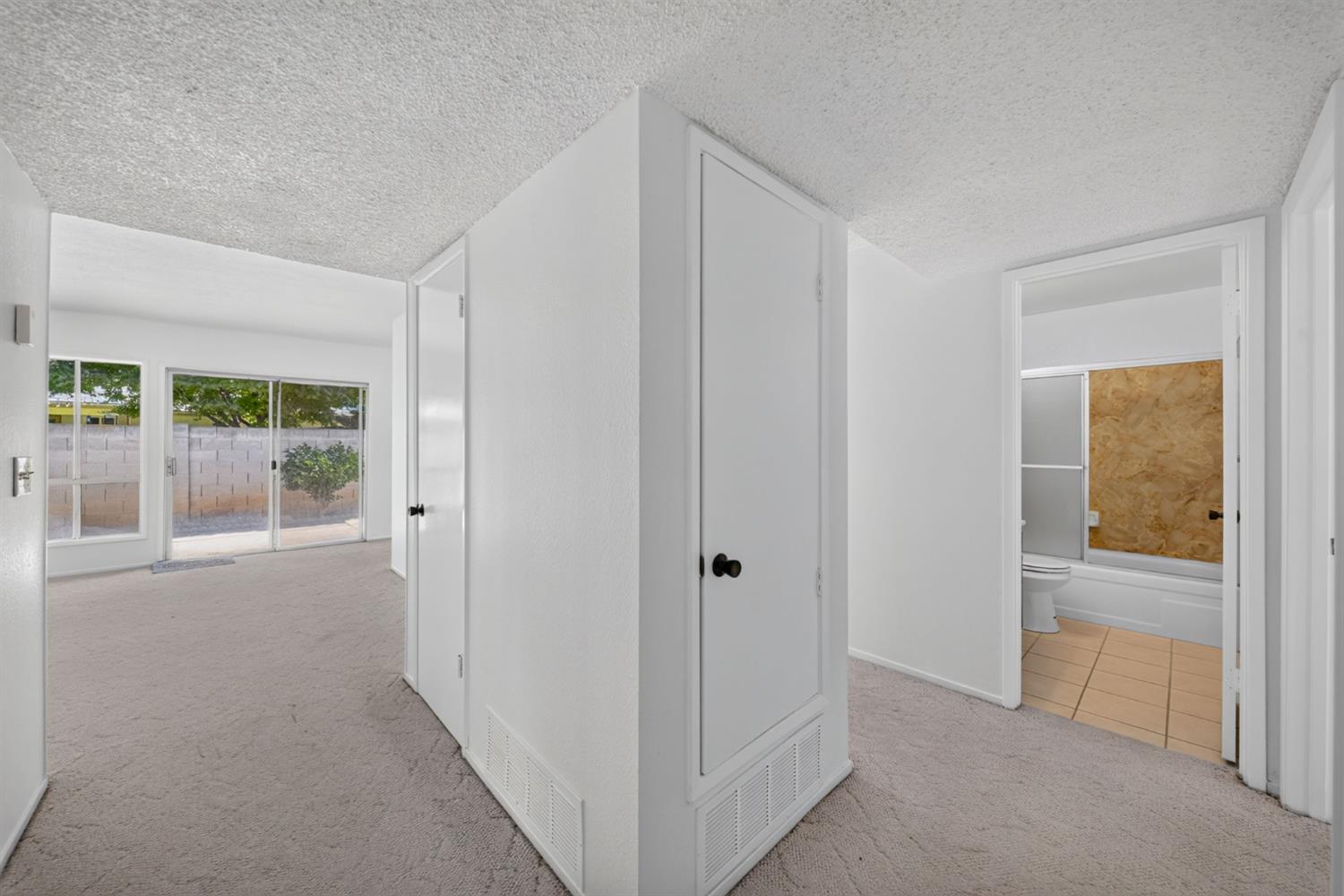 317 W Sierra Ave #117, Fresno, CA 93704