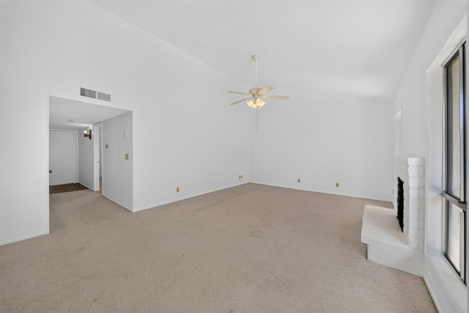 317 W Sierra Ave #117, Fresno, CA 93704
