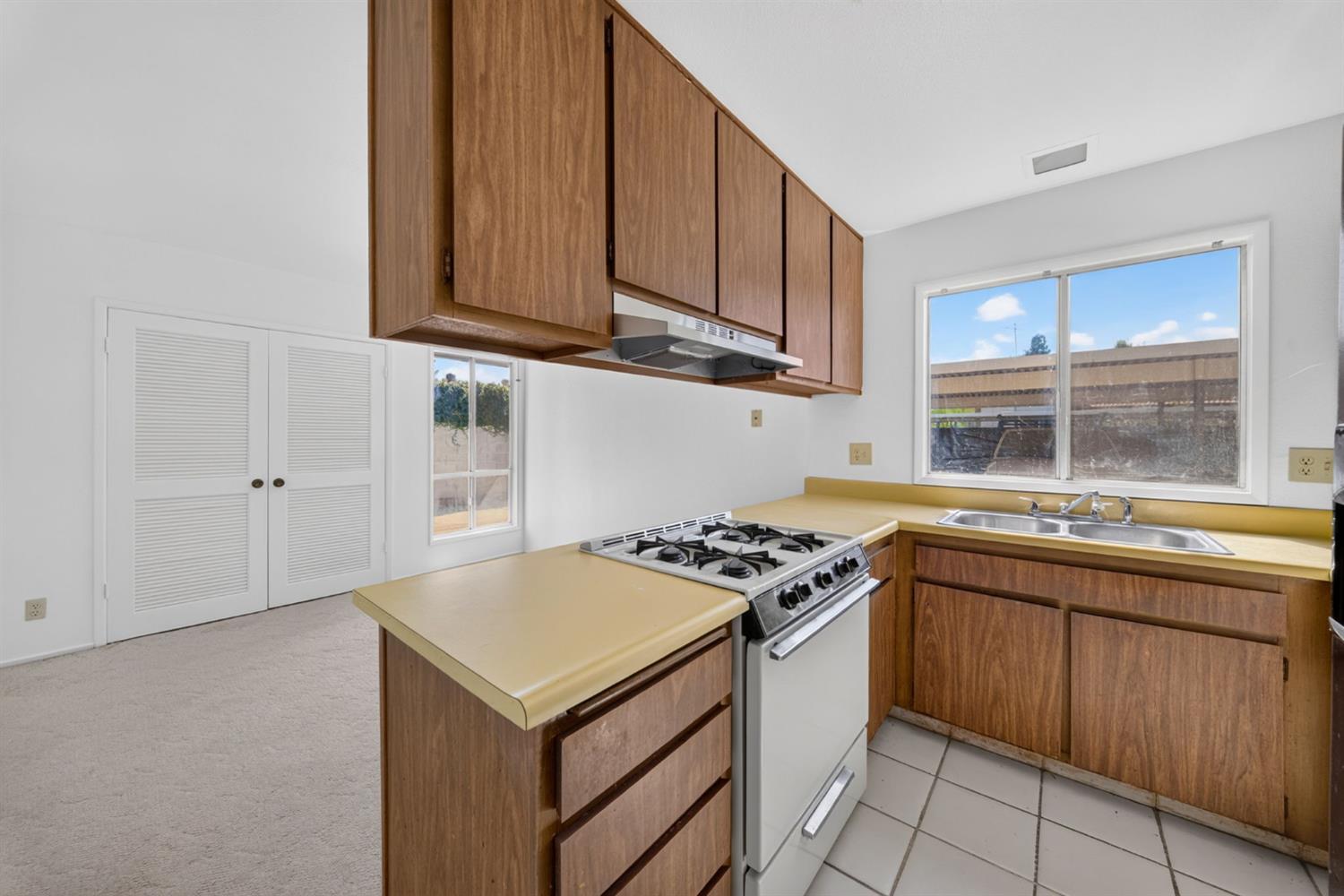 317 W Sierra Ave #117, Fresno, CA 93704
