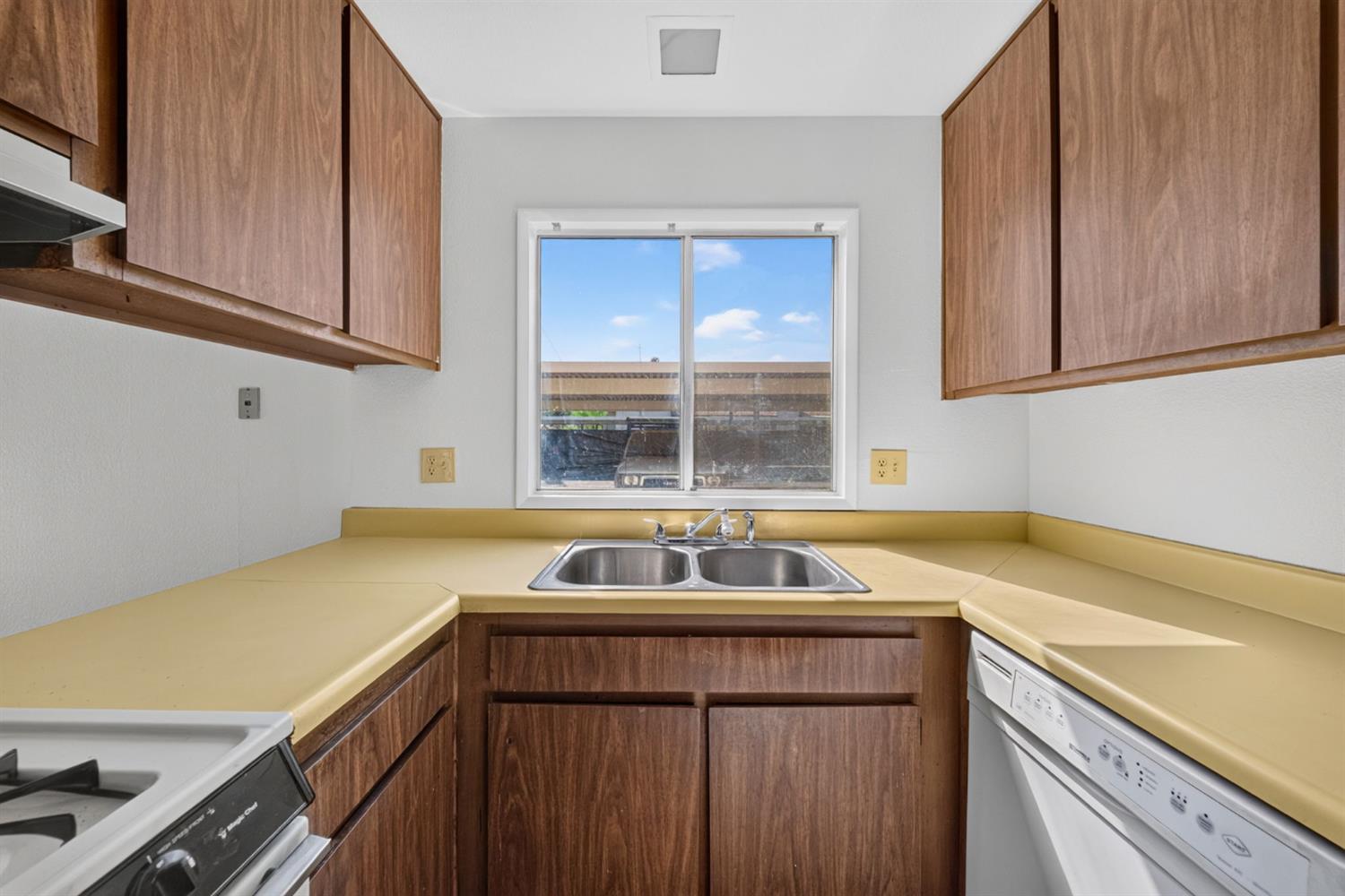 317 W Sierra Ave #117, Fresno, CA 93704