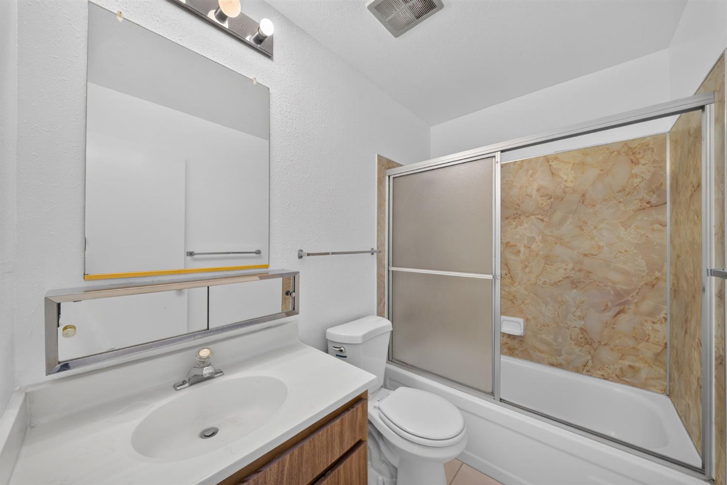 317 W Sierra Ave #117, Fresno, CA 93704