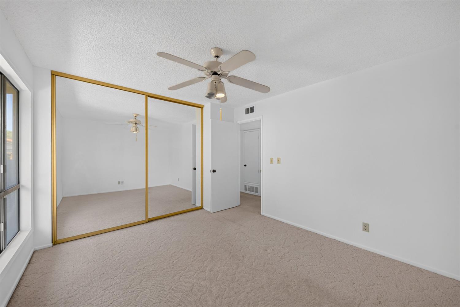 317 W Sierra Ave #117, Fresno, CA 93704