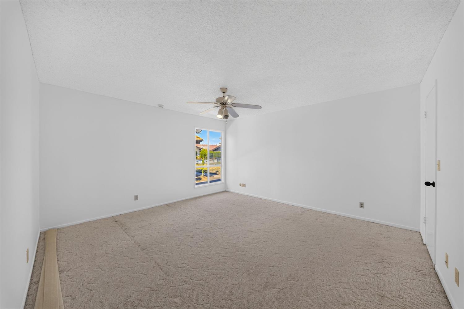 317 W Sierra Ave #117, Fresno, CA 93704