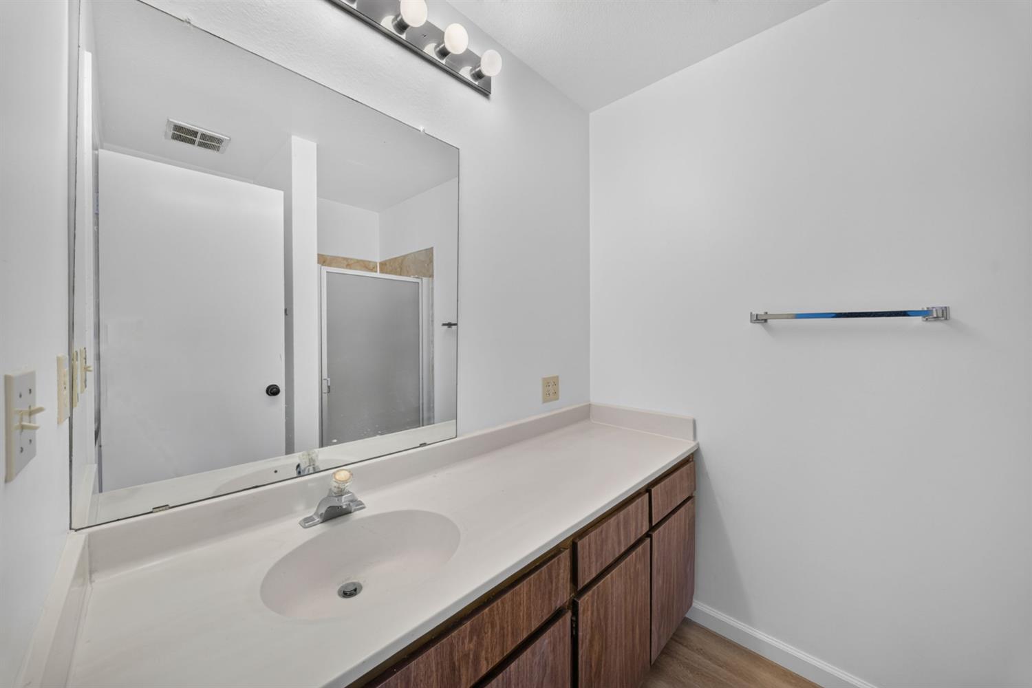 317 W Sierra Ave #117, Fresno, CA 93704