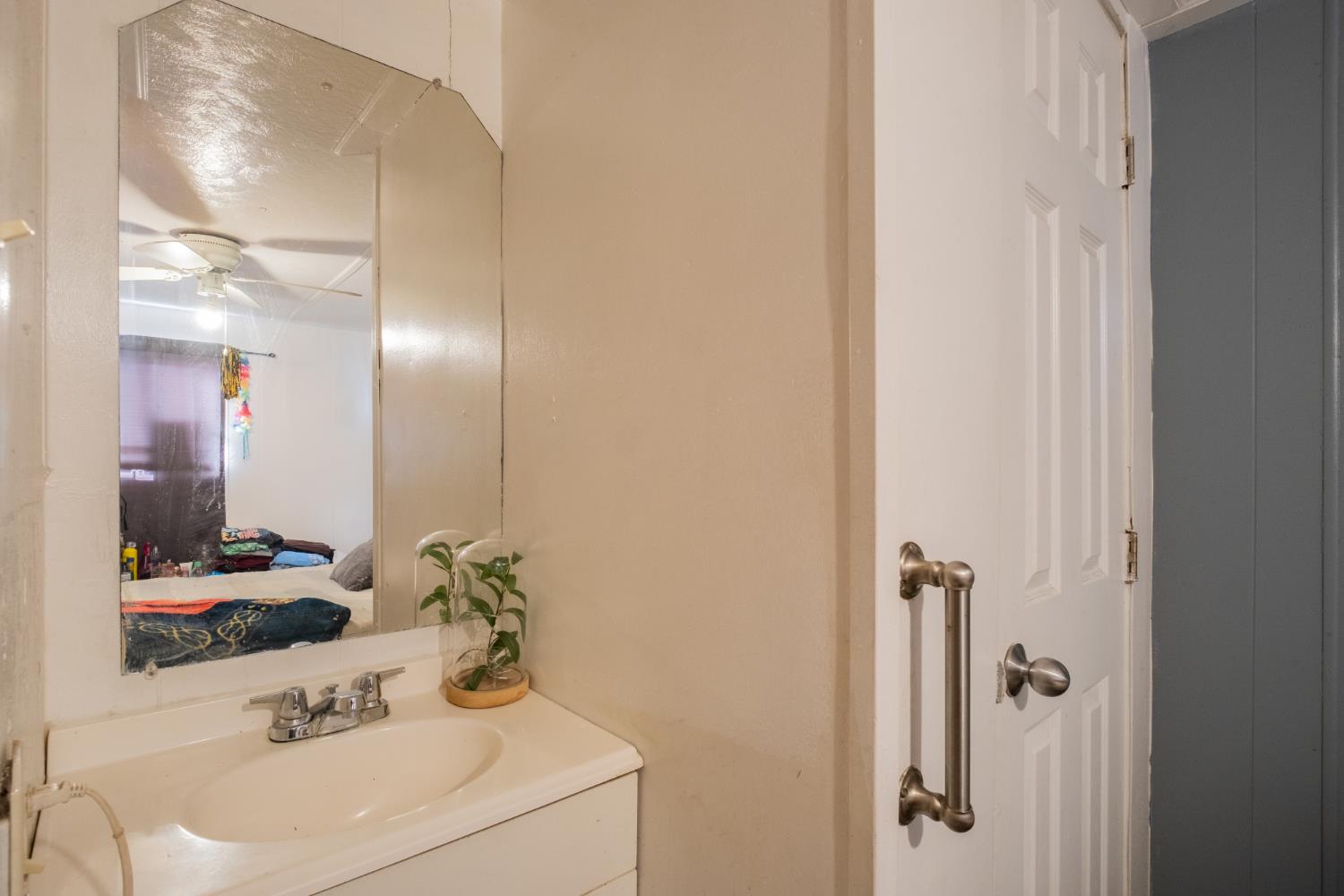 1941 N Golden State Blvd #SPC 2, Fresno, CA 93705