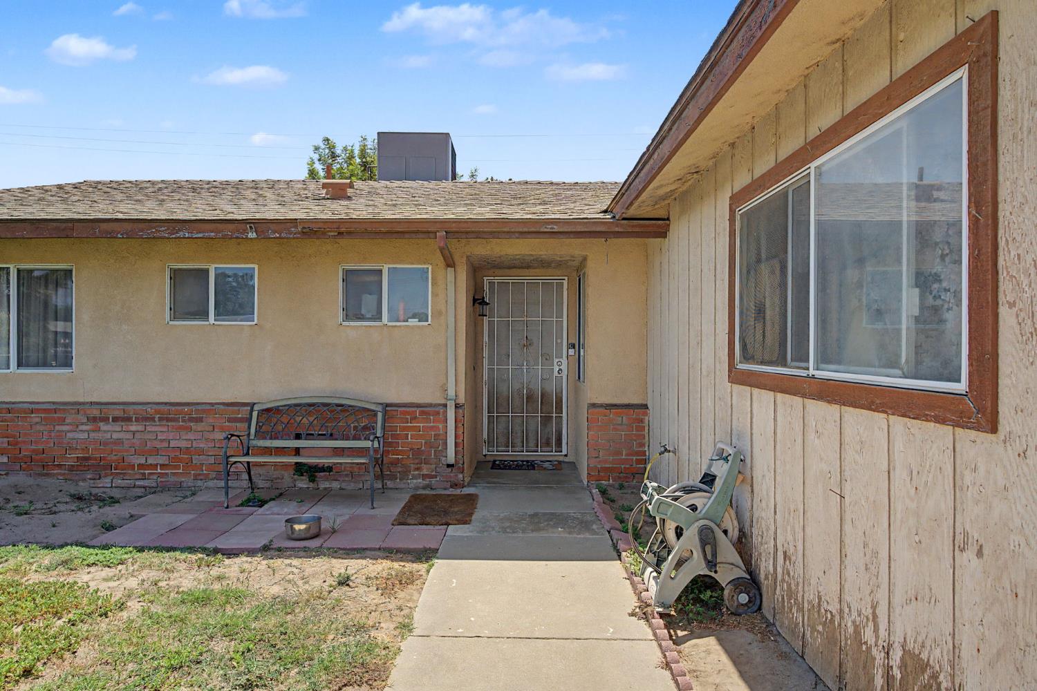 10129 Heath St, Hanford, CA 93230