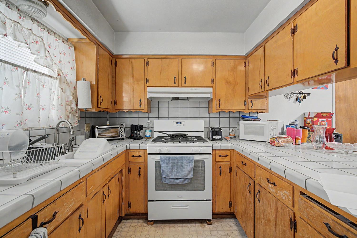 10129 Heath St, Hanford, CA 93230