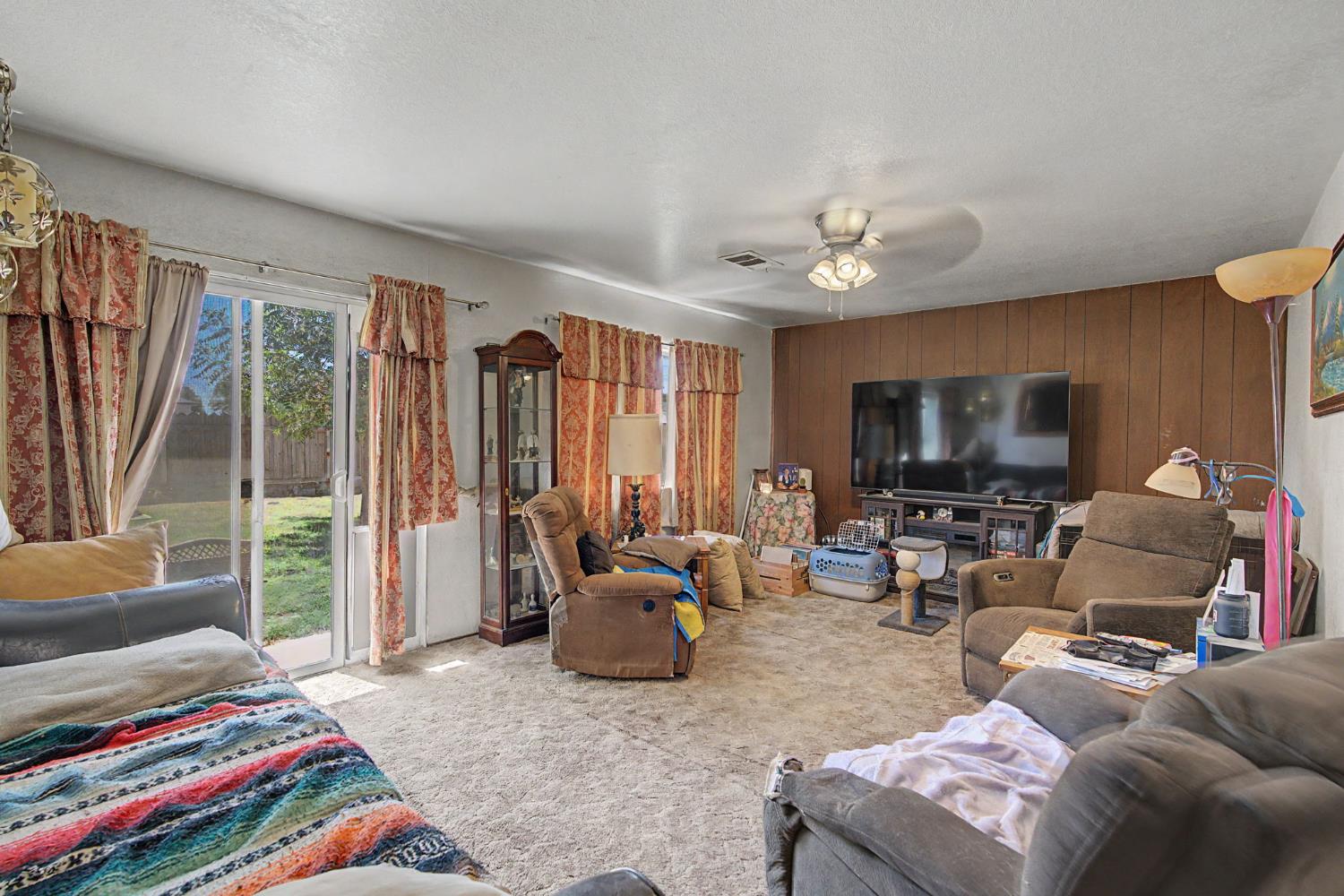 10129 Heath St, Hanford, CA 93230