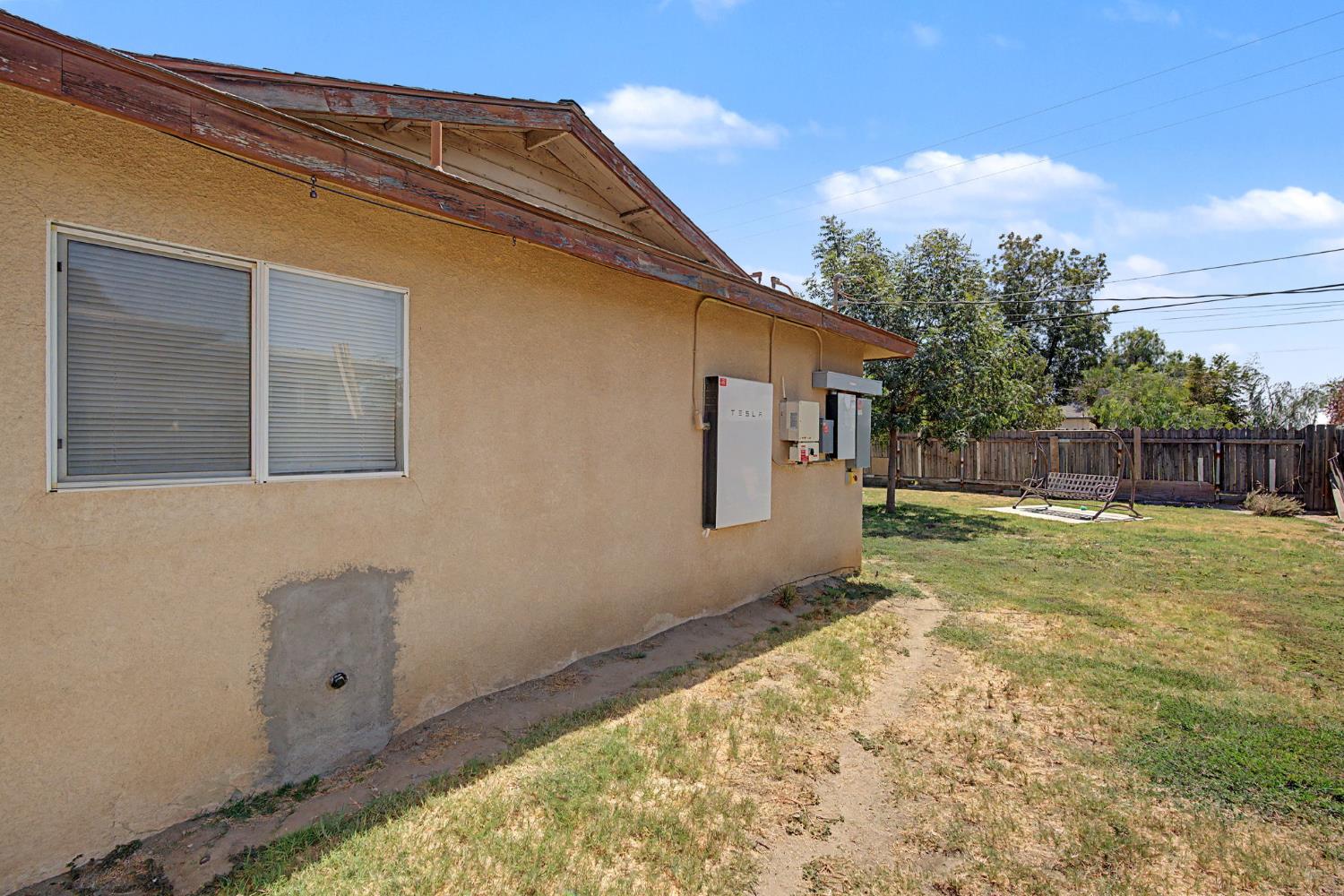 10129 Heath St, Hanford, CA 93230