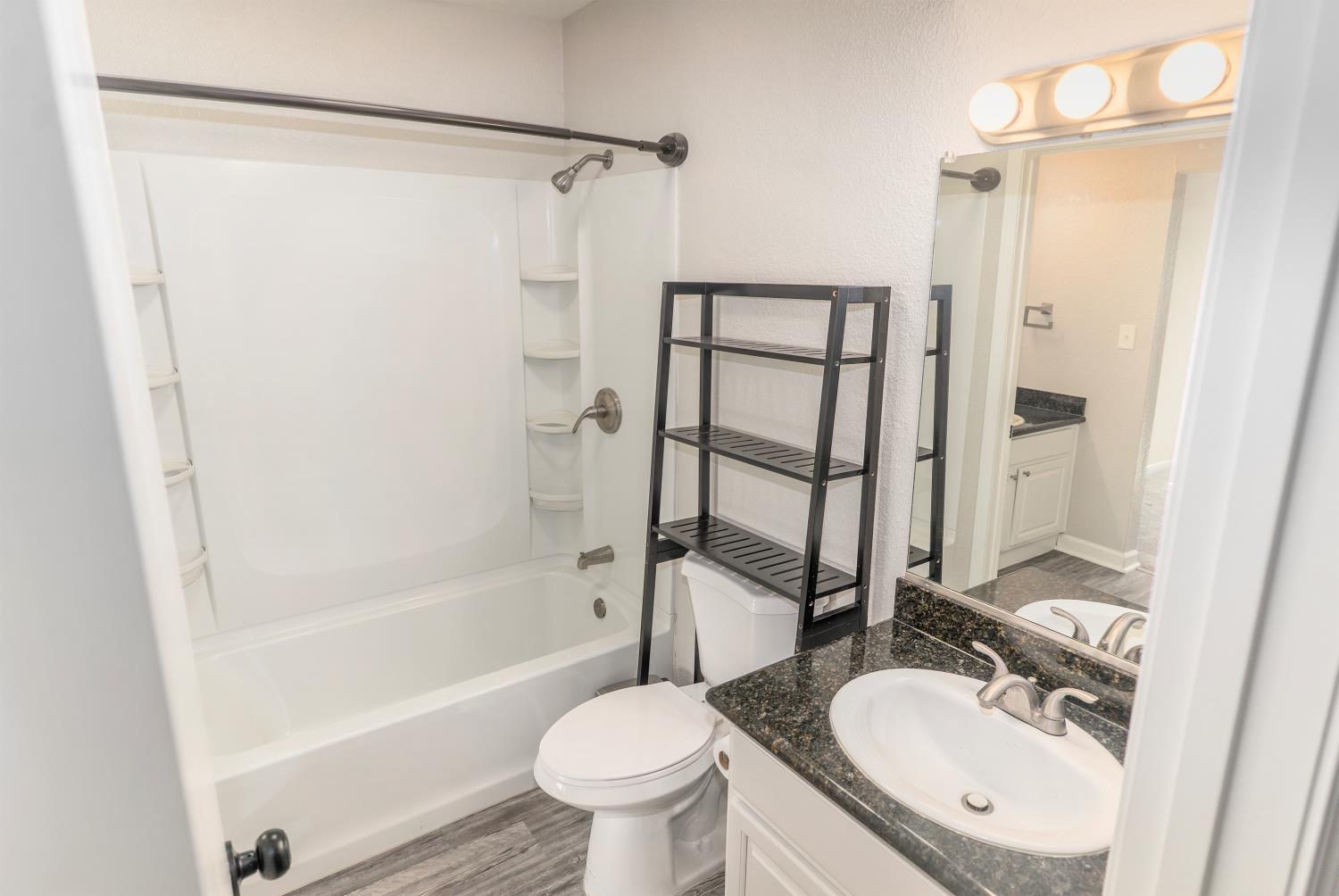 7166 N Fruit Ave #178, Fresno, CA 93711