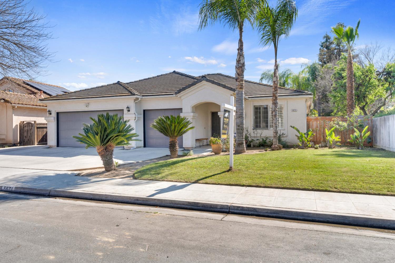 5671 W Athens Ave, Fresno, CA 93722