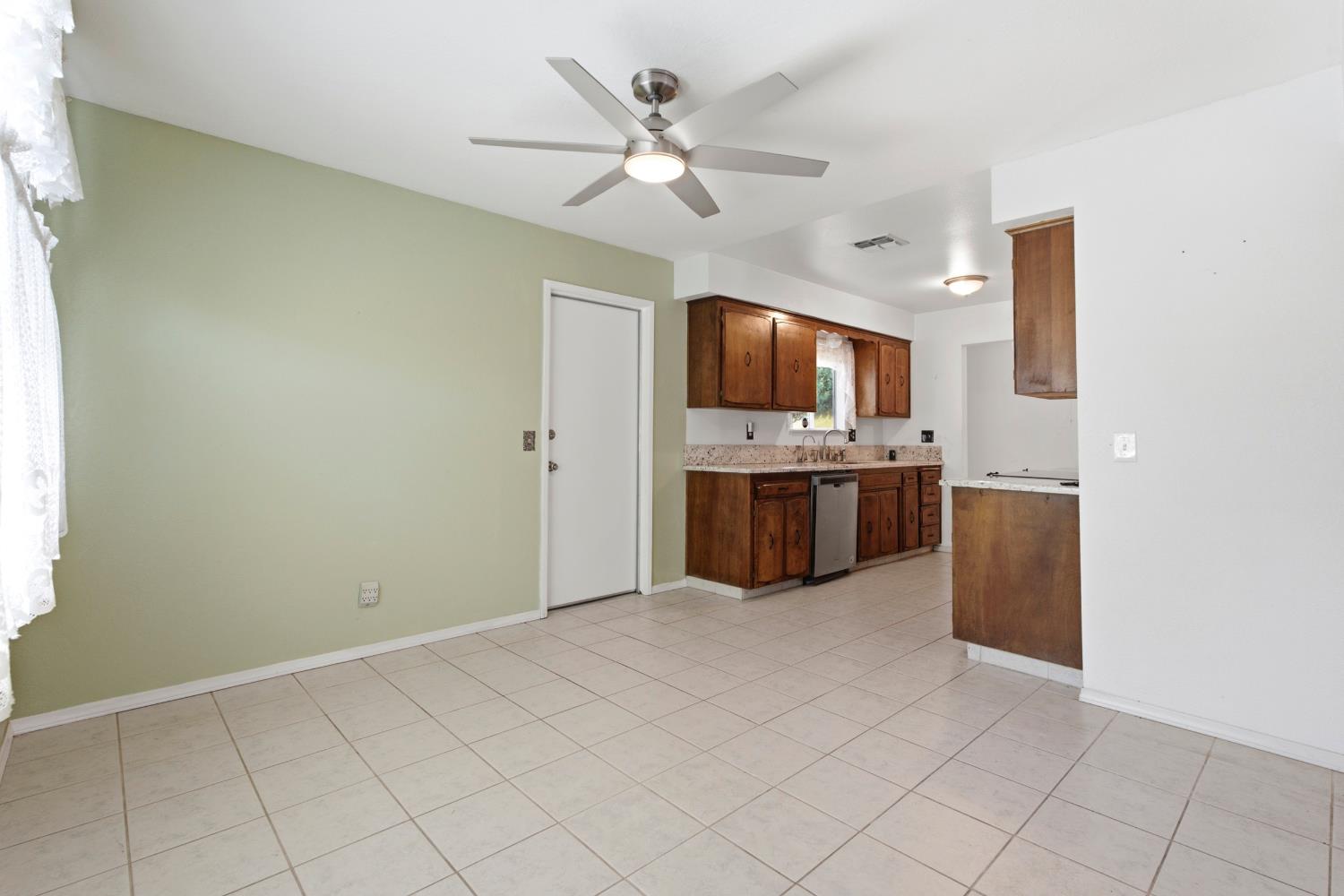 509 Ashlan Way, Madera, CA 93638