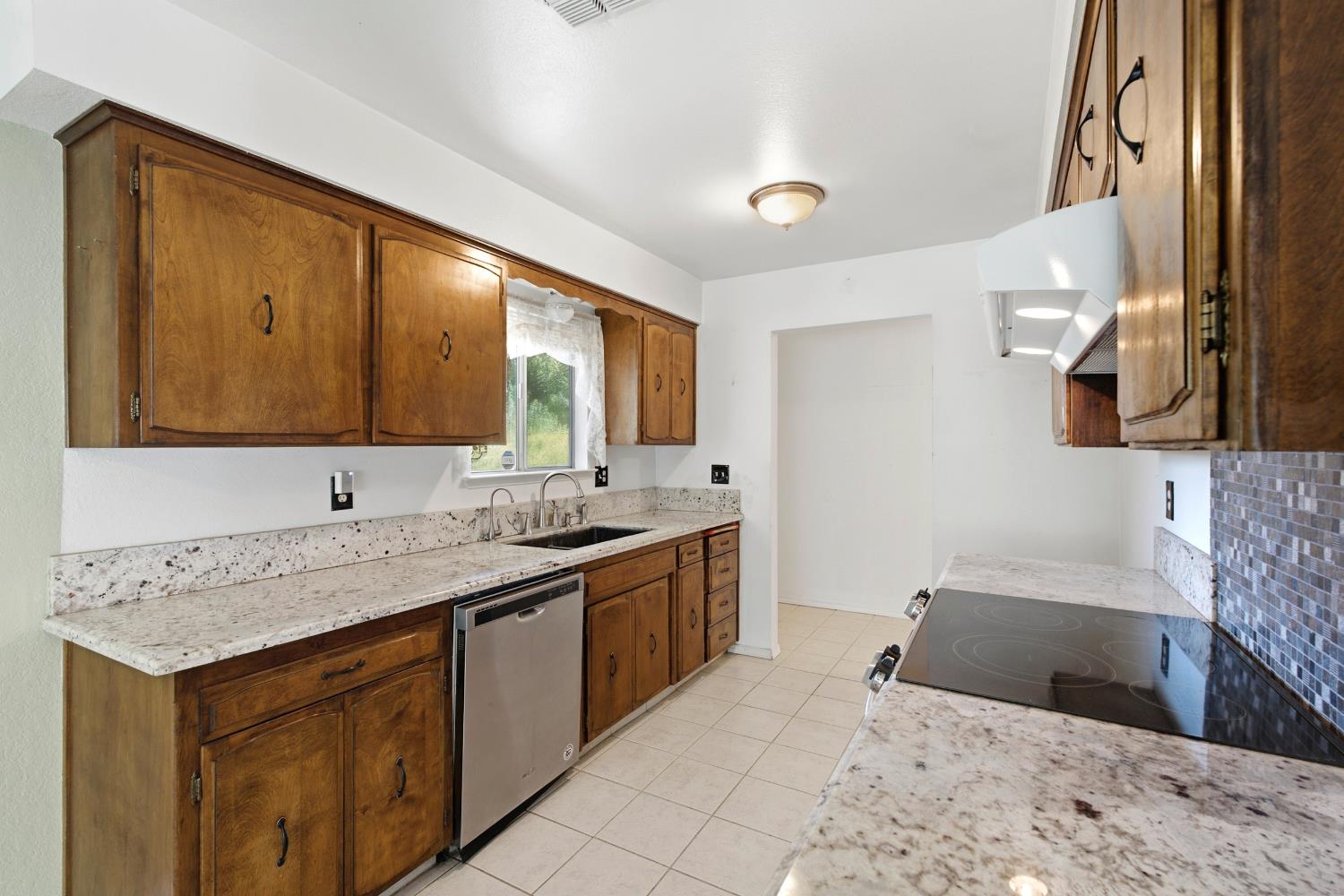 509 Ashlan Way, Madera, CA 93638