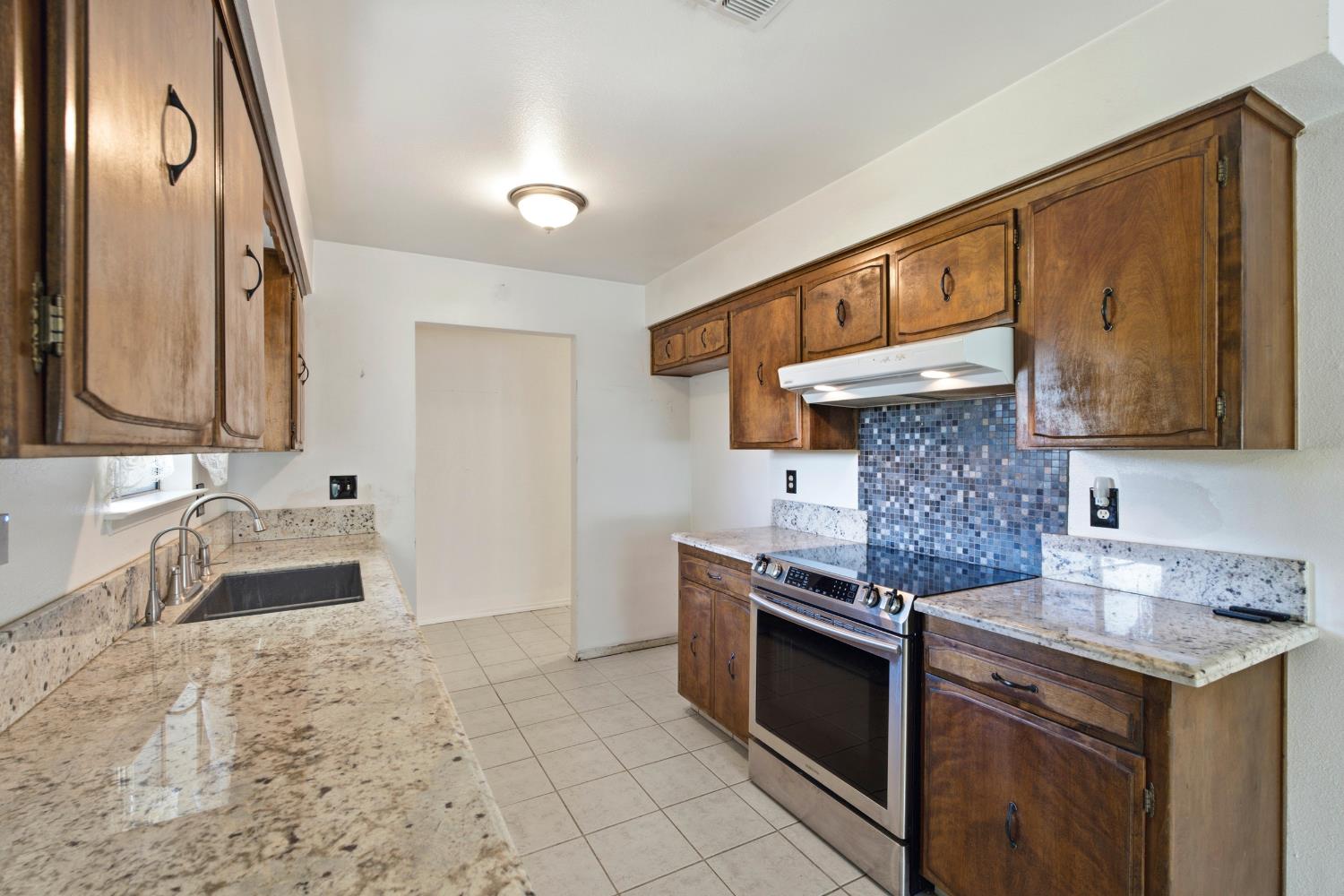 509 Ashlan Way, Madera, CA 93638