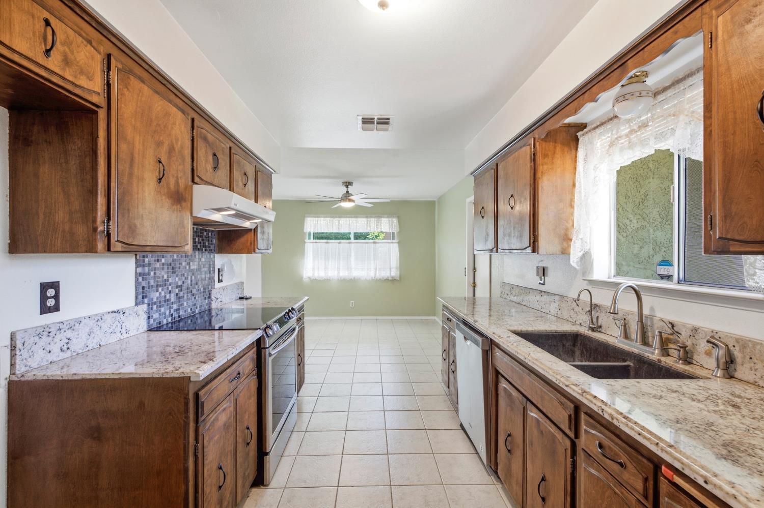 509 Ashlan Way, Madera, CA 93638