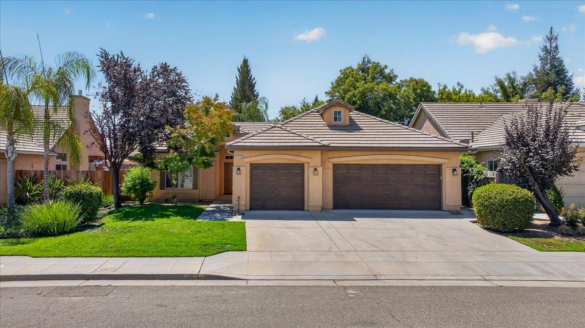 1039 E Hogan Ave, Fresno, CA 93730