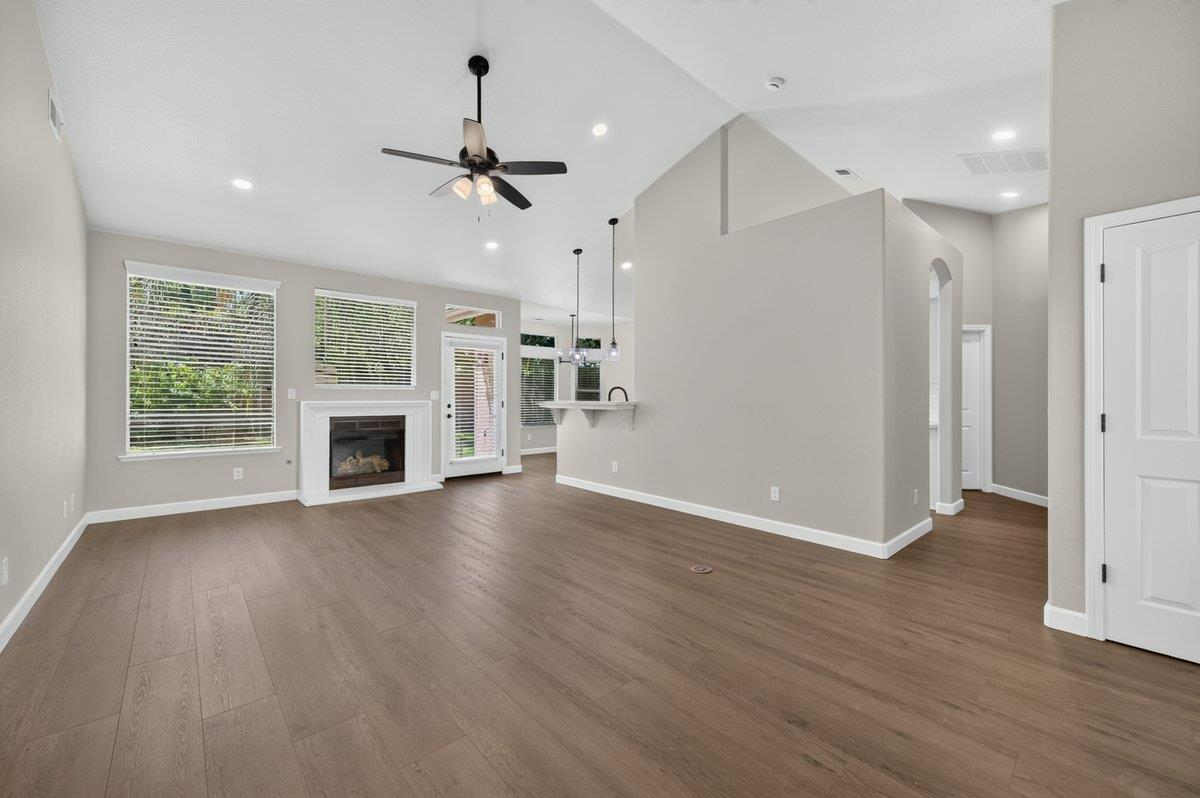 1039 E Hogan Ave, Fresno, CA 93730