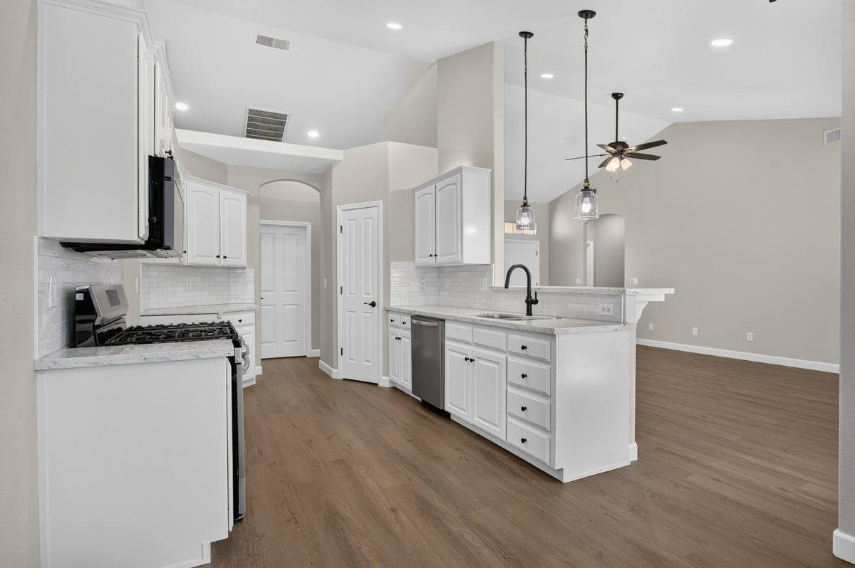 1039 E Hogan Ave, Fresno, CA 93730