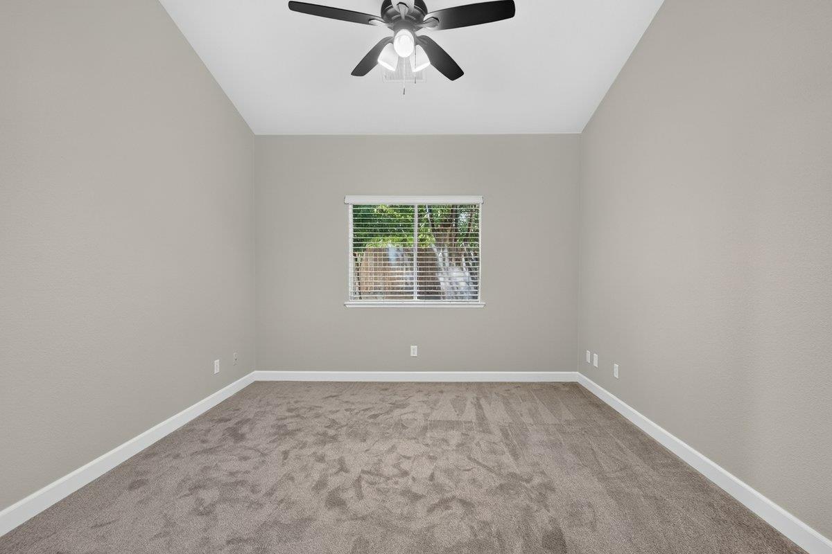 1039 E Hogan Ave, Fresno, CA 93730