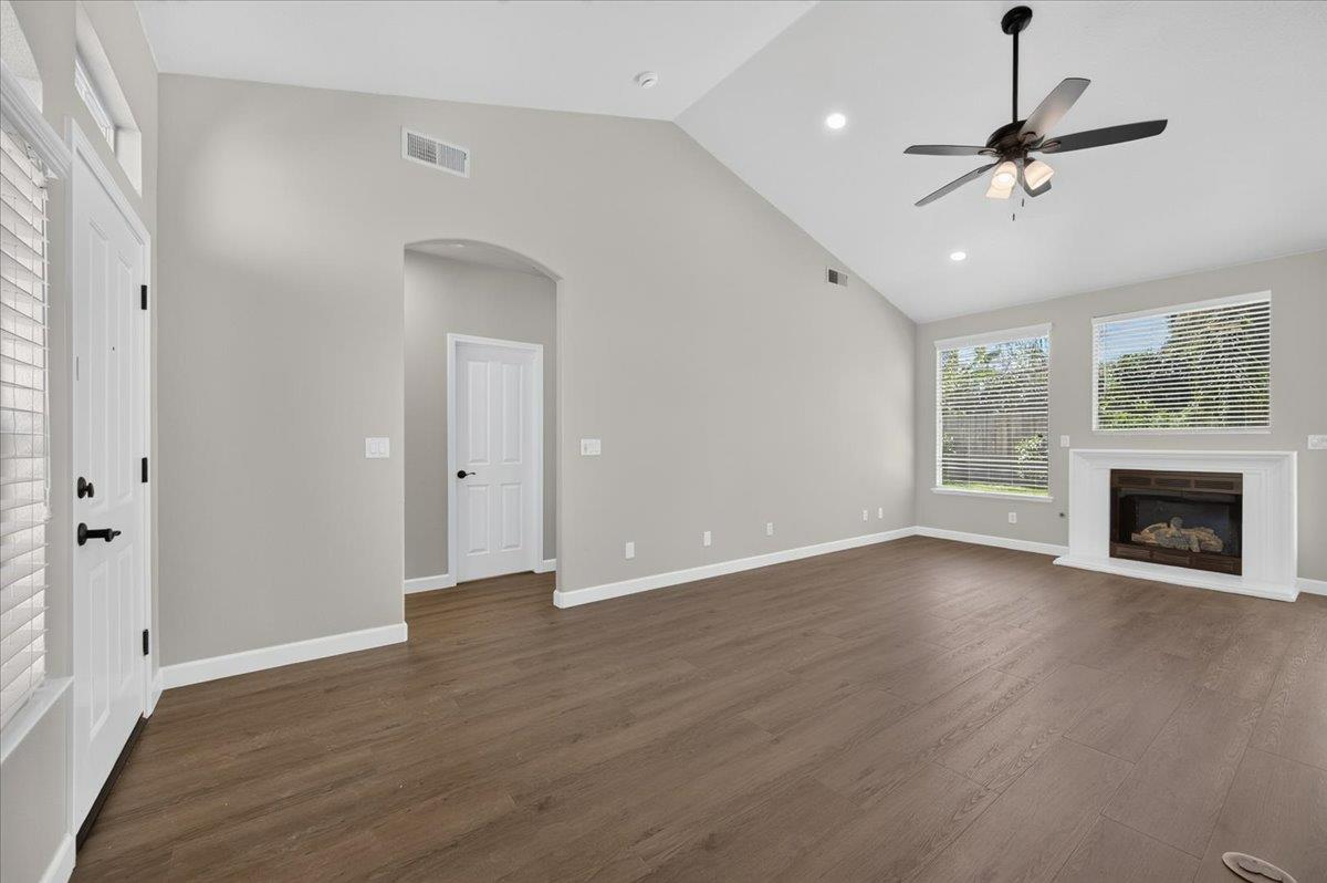 1039 E Hogan Ave, Fresno, CA 93730