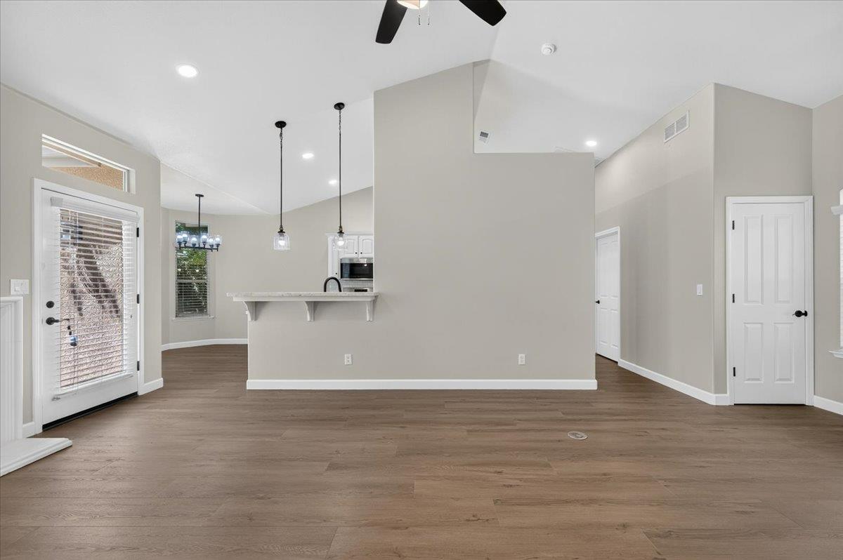 1039 E Hogan Ave, Fresno, CA 93730