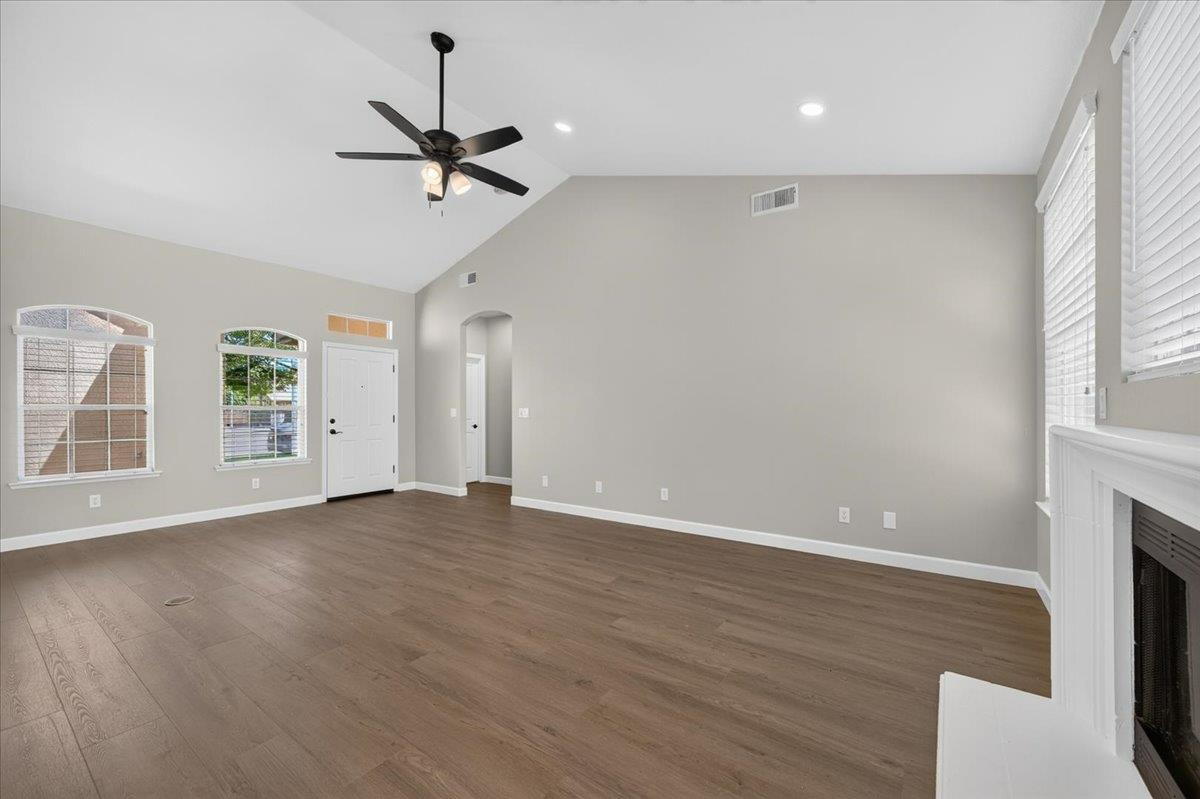1039 E Hogan Ave, Fresno, CA 93730