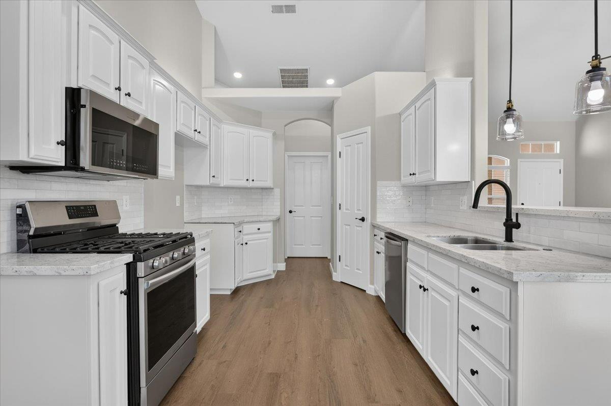 1039 E Hogan Ave, Fresno, CA 93730