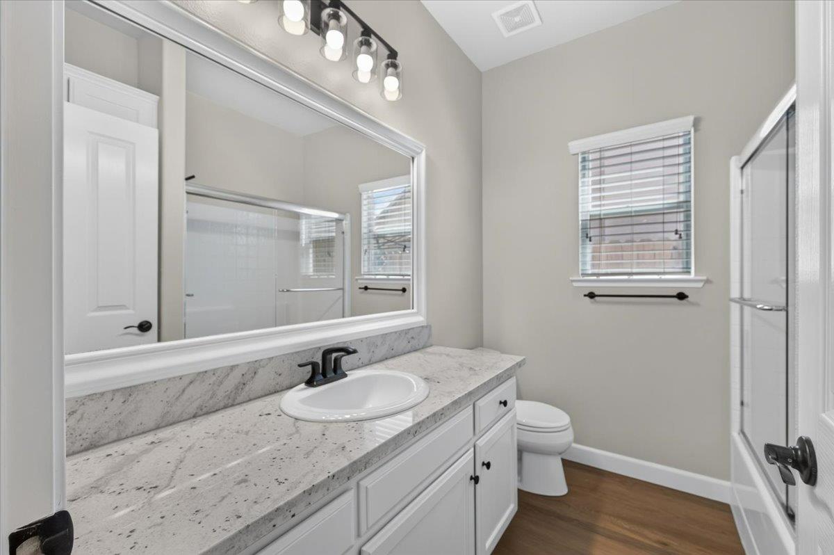 1039 E Hogan Ave, Fresno, CA 93730