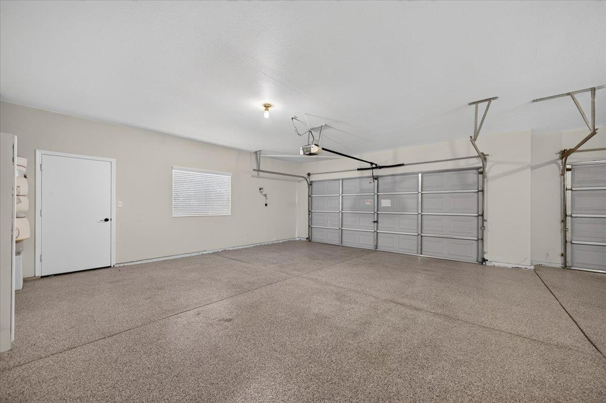 1039 E Hogan Ave, Fresno, CA 93730