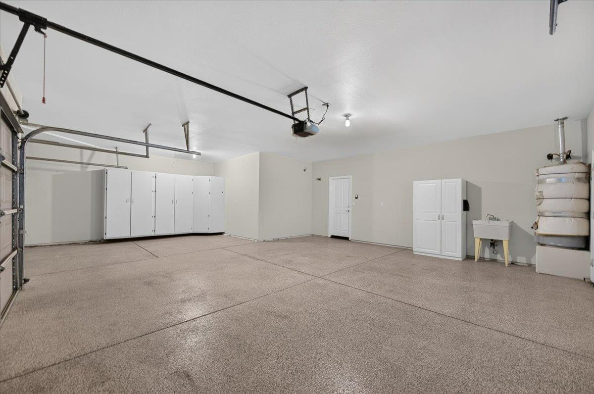 1039 E Hogan Ave, Fresno, CA 93730