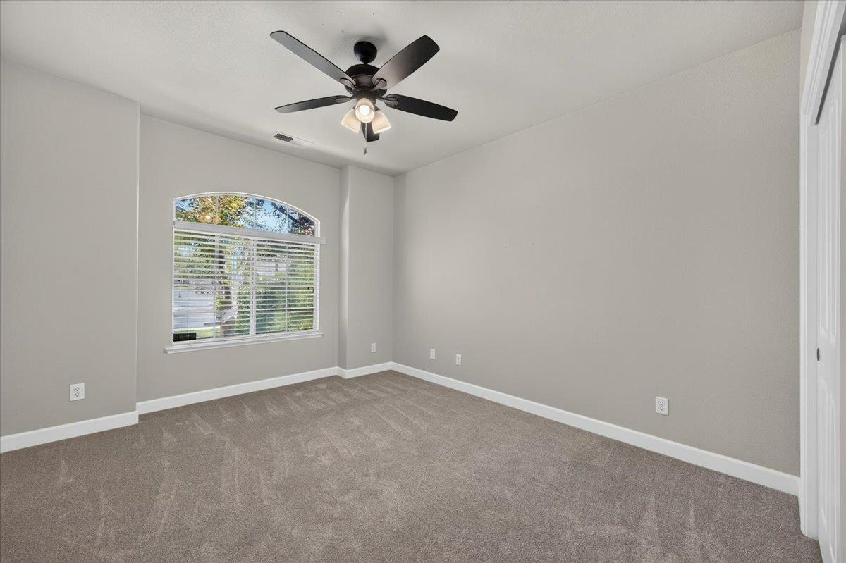 1039 E Hogan Ave, Fresno, CA 93730