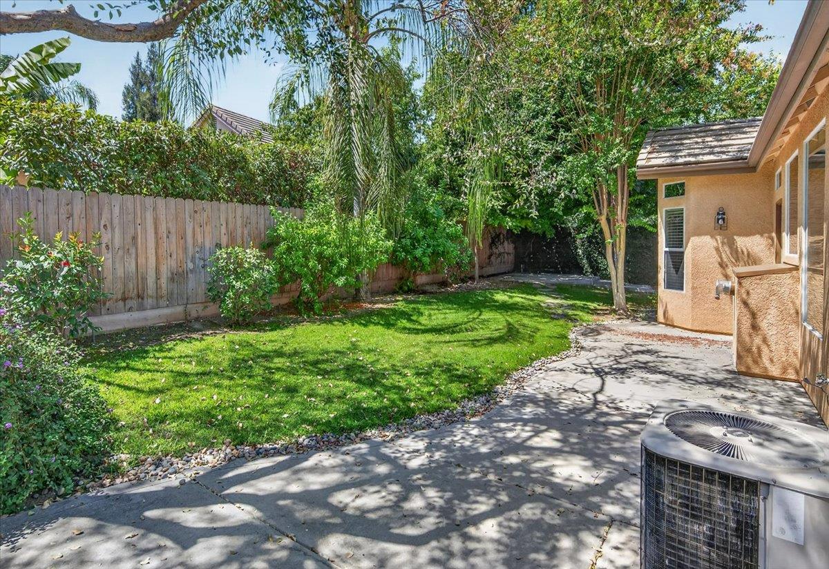 1039 E Hogan Ave, Fresno, CA 93730