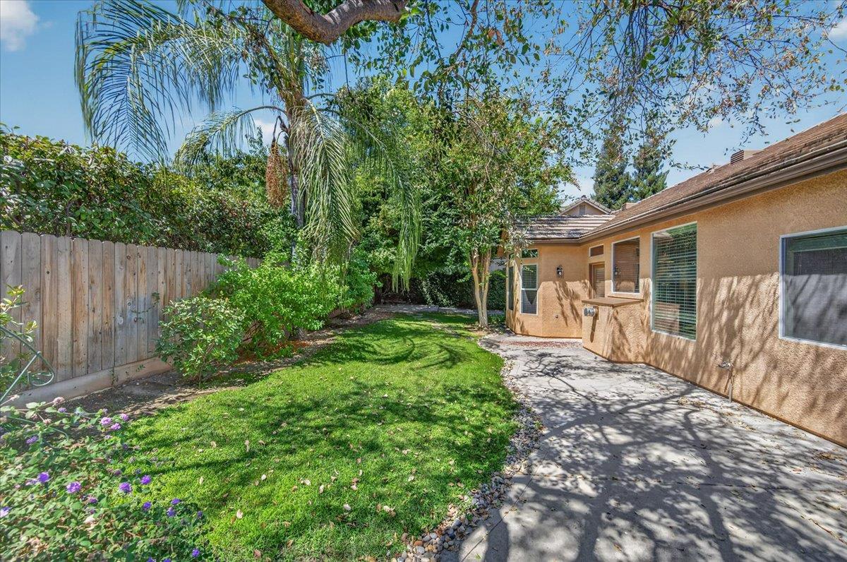 1039 E Hogan Ave, Fresno, CA 93730