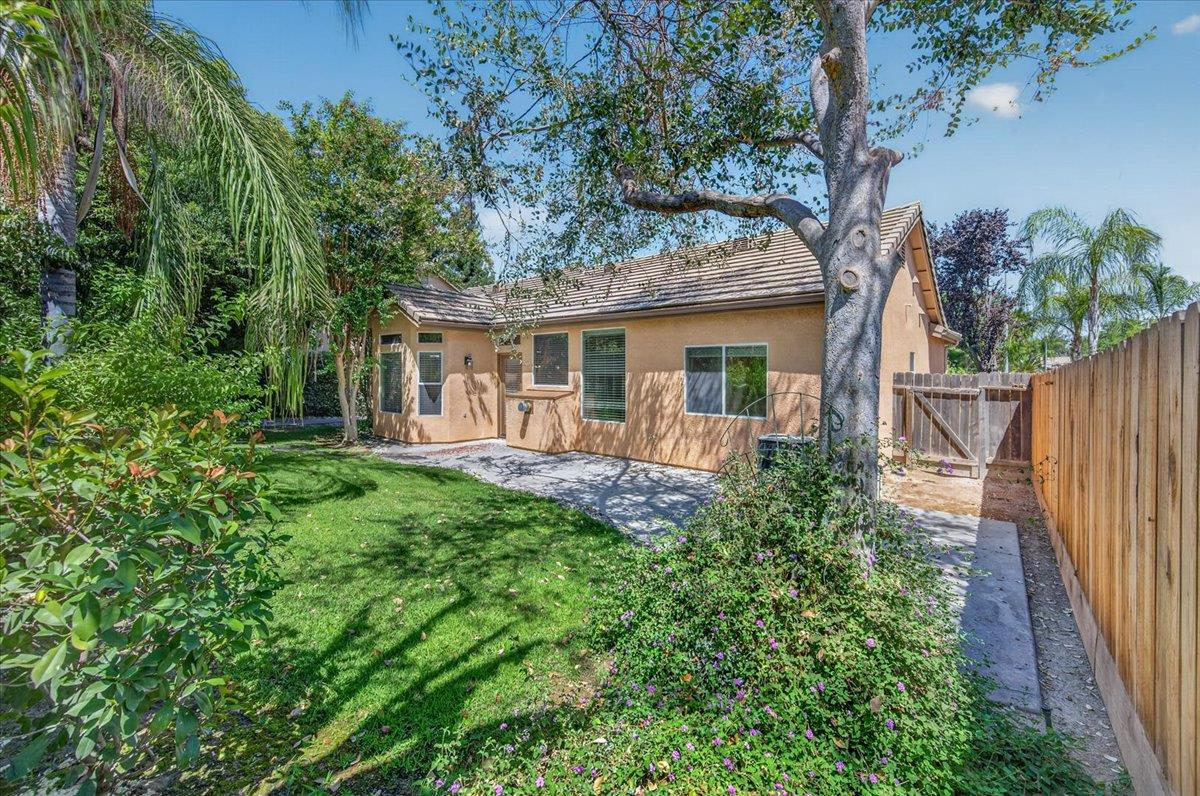 1039 E Hogan Ave, Fresno, CA 93730