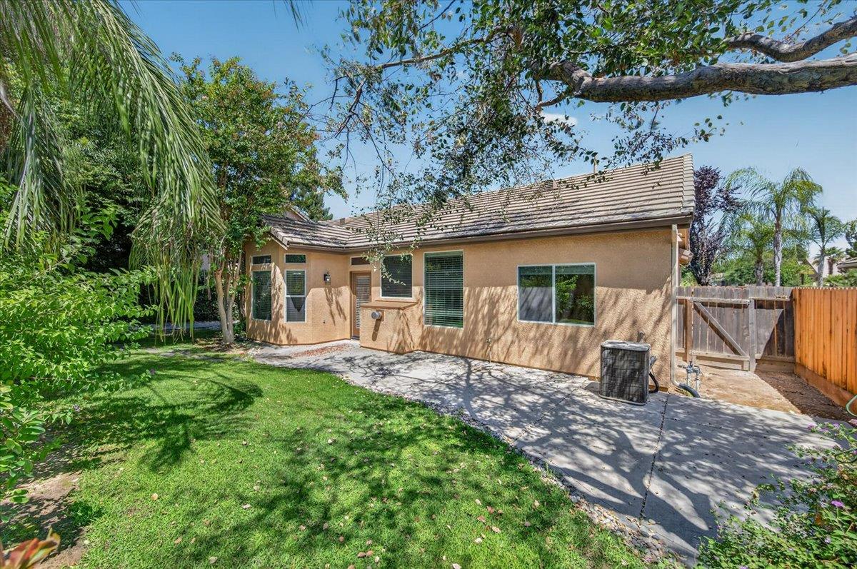 1039 E Hogan Ave, Fresno, CA 93730