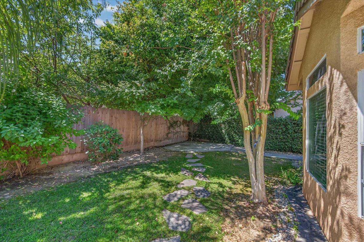1039 E Hogan Ave, Fresno, CA 93730