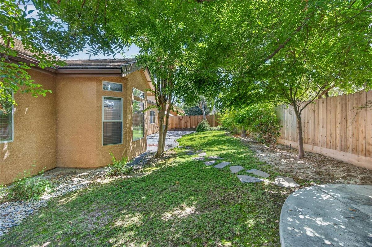 1039 E Hogan Ave, Fresno, CA 93730