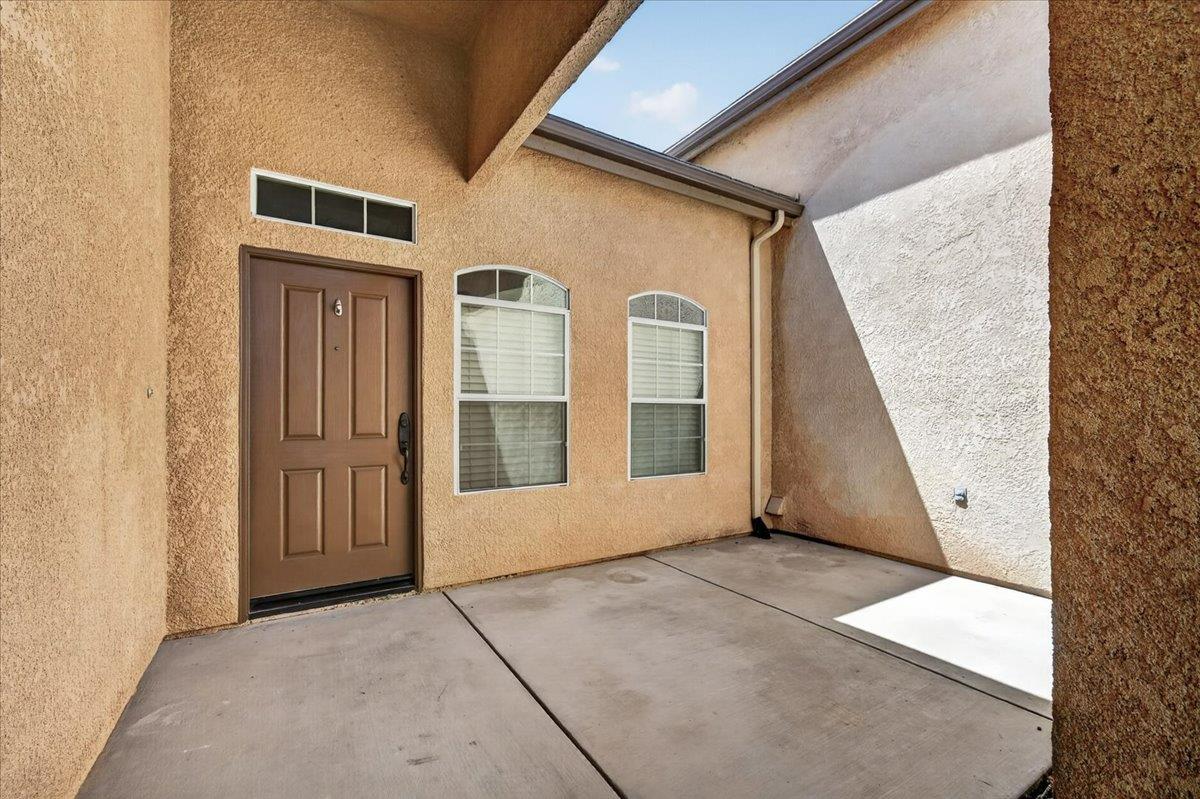 1039 E Hogan Ave, Fresno, CA 93730