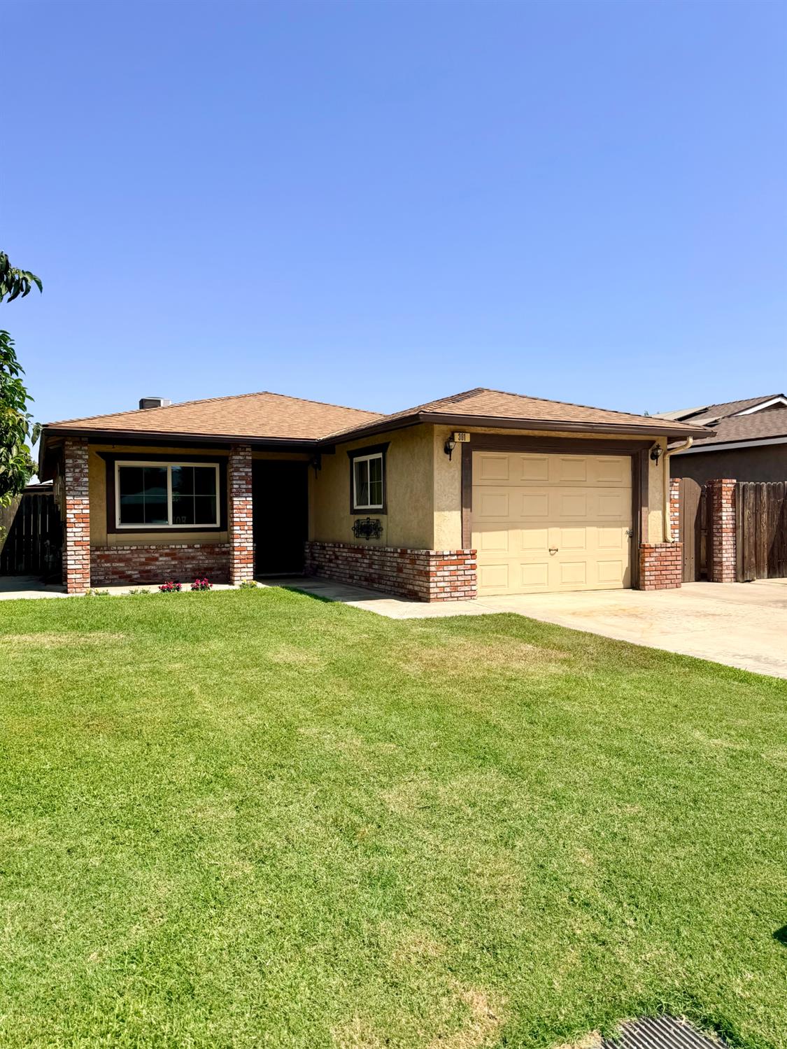 301 Mariposa St, Kingsburg, CA 93631