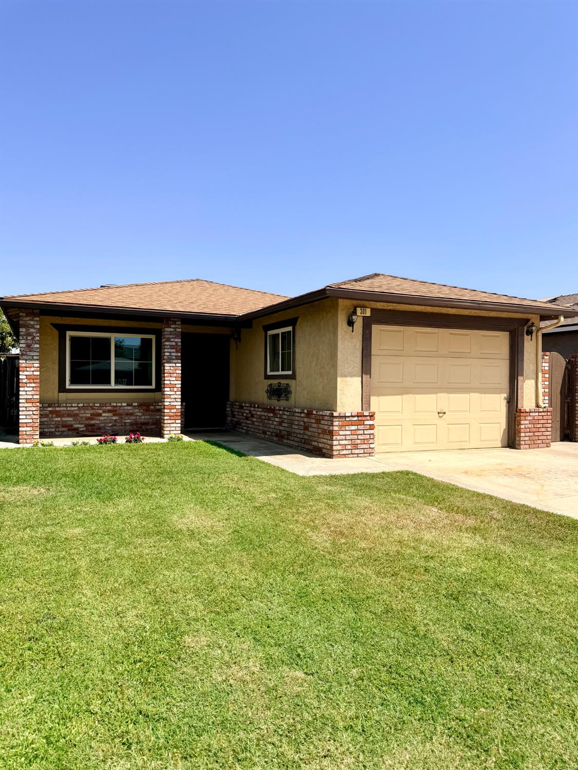 301 Mariposa St, Kingsburg, CA 93631