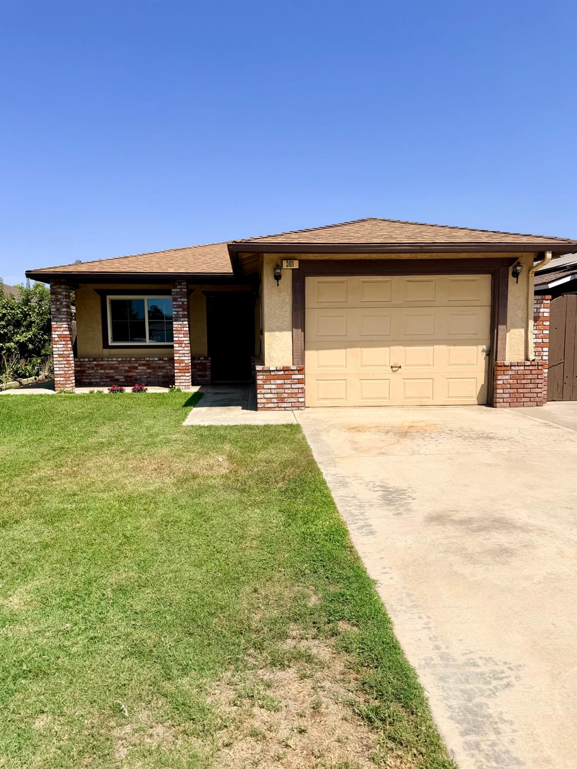 301 Mariposa St, Kingsburg, CA 93631