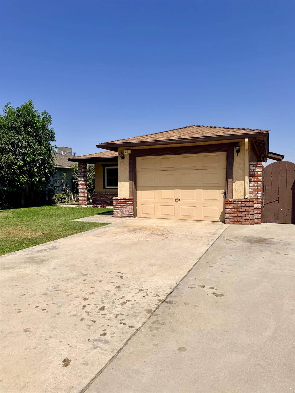 301 Mariposa St, Kingsburg, CA 93631